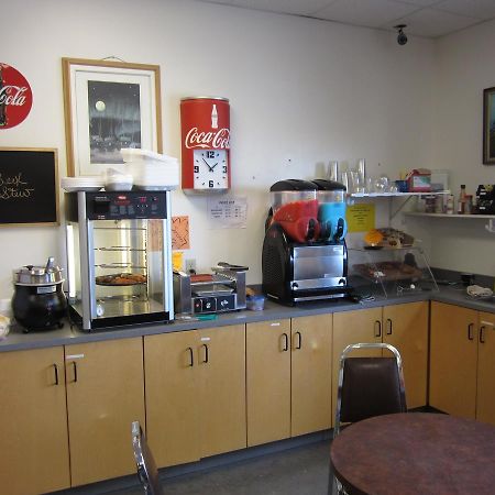 Nisutlin Trading Post Motel Teslin Bagian luar foto