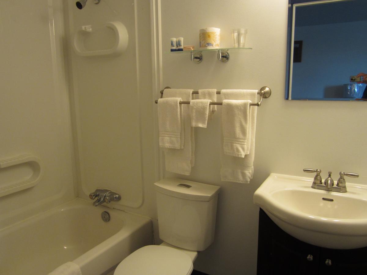 Nisutlin Trading Post Motel Teslin Ruang foto