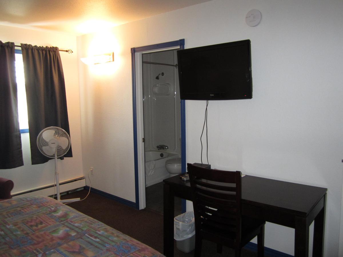 Nisutlin Trading Post Motel Teslin Ruang foto