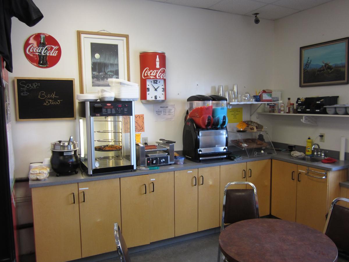 Nisutlin Trading Post Motel Teslin Bagian luar foto