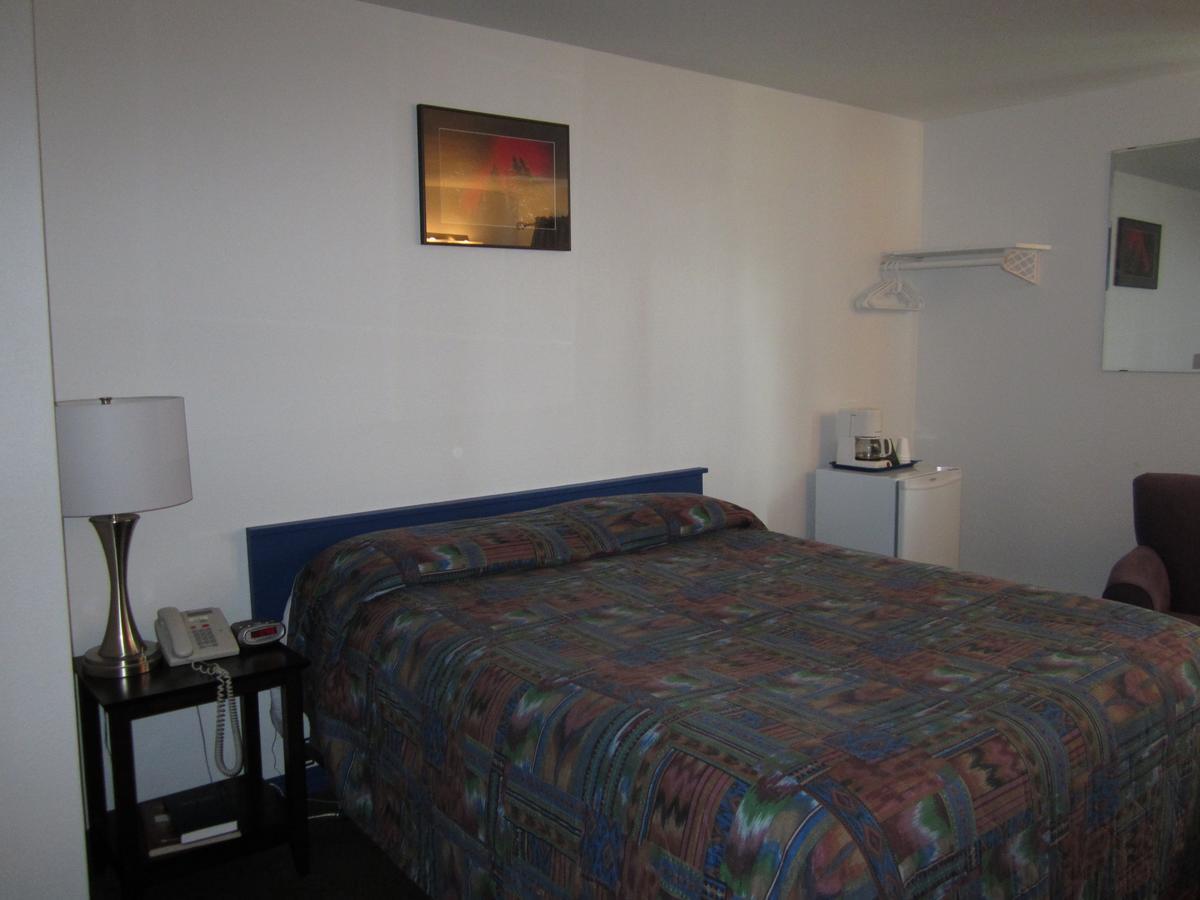 Nisutlin Trading Post Motel Teslin Ruang foto