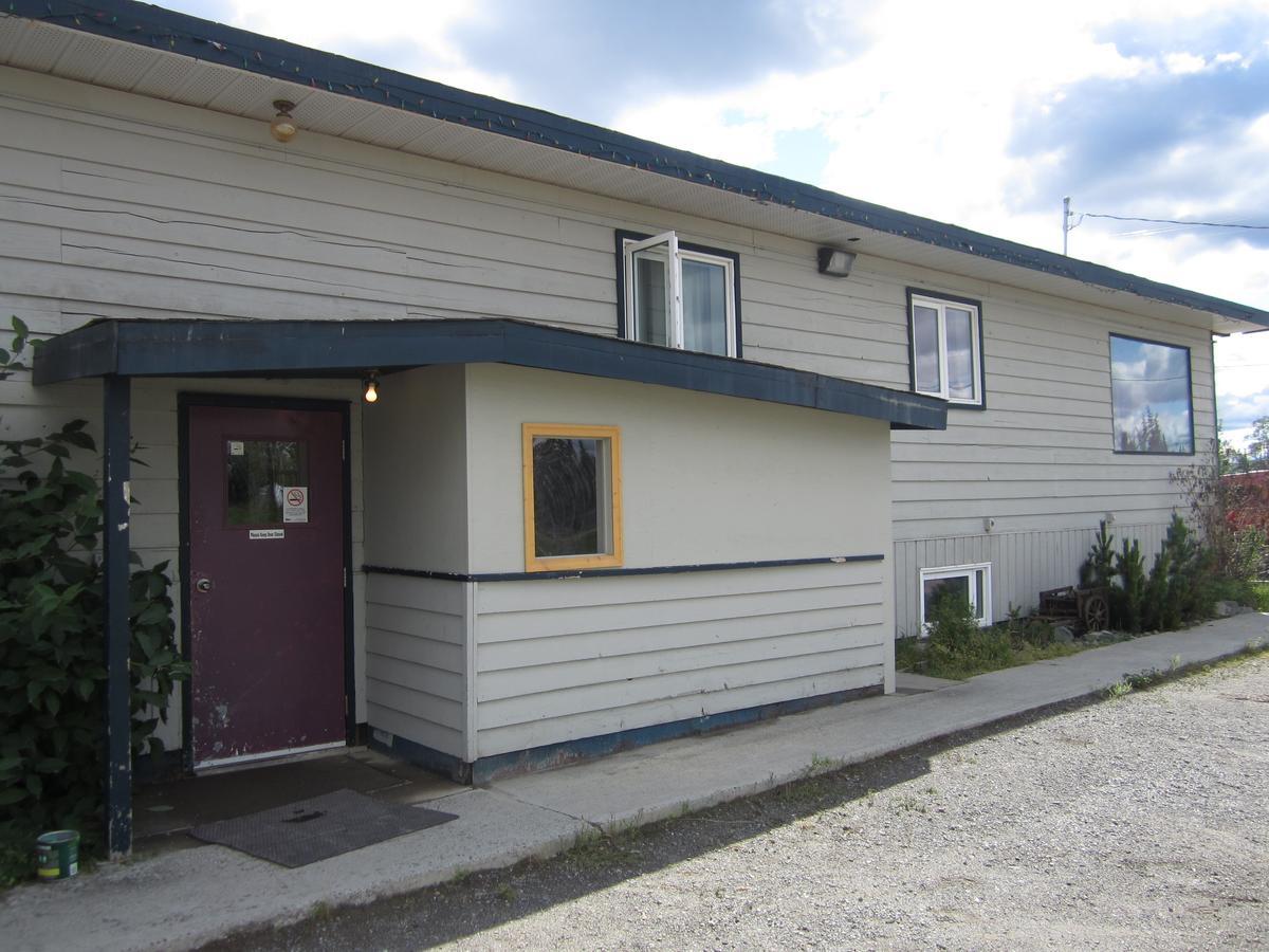 Nisutlin Trading Post Motel Teslin Bagian luar foto
