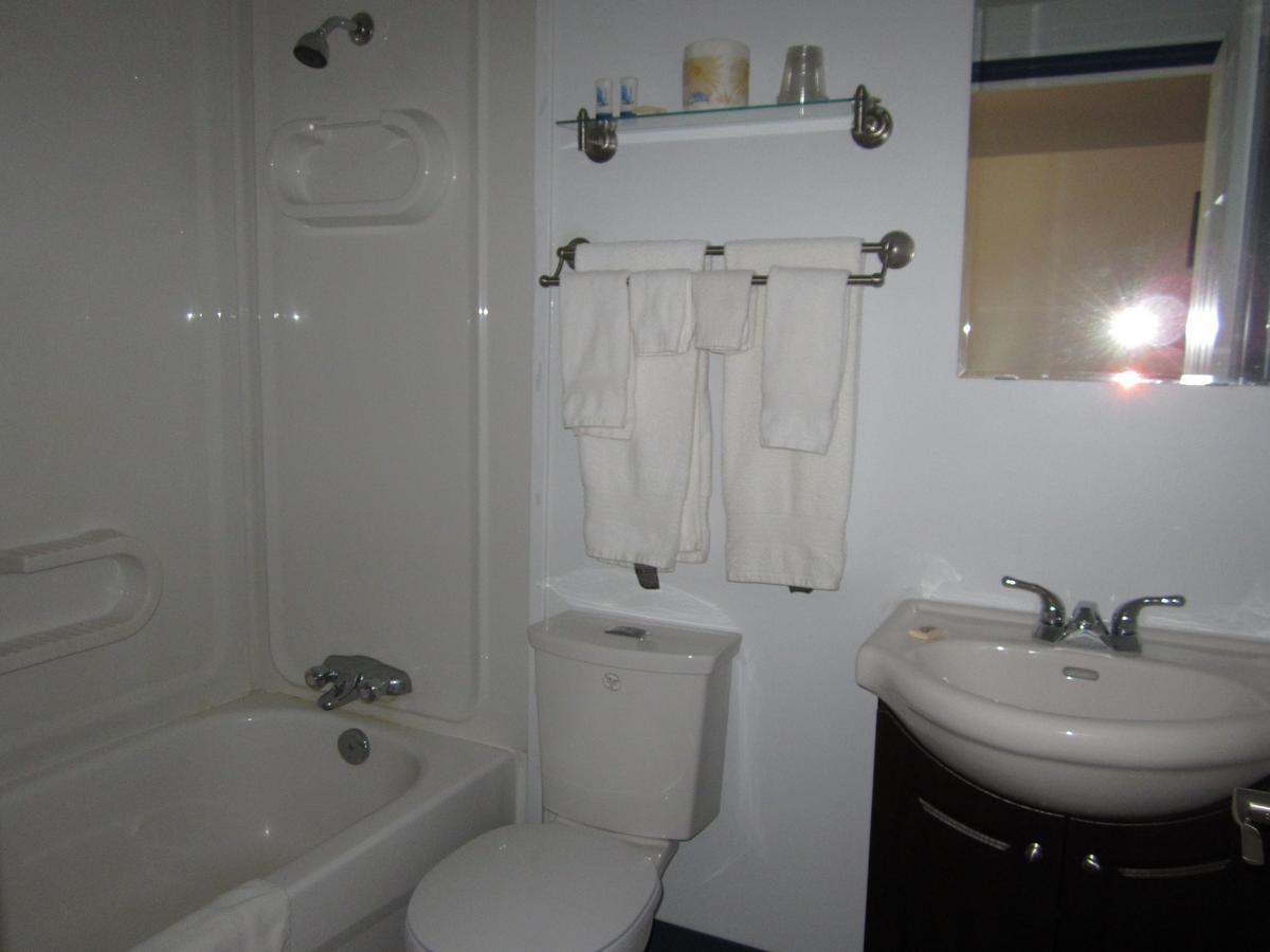 Nisutlin Trading Post Motel Teslin Ruang foto